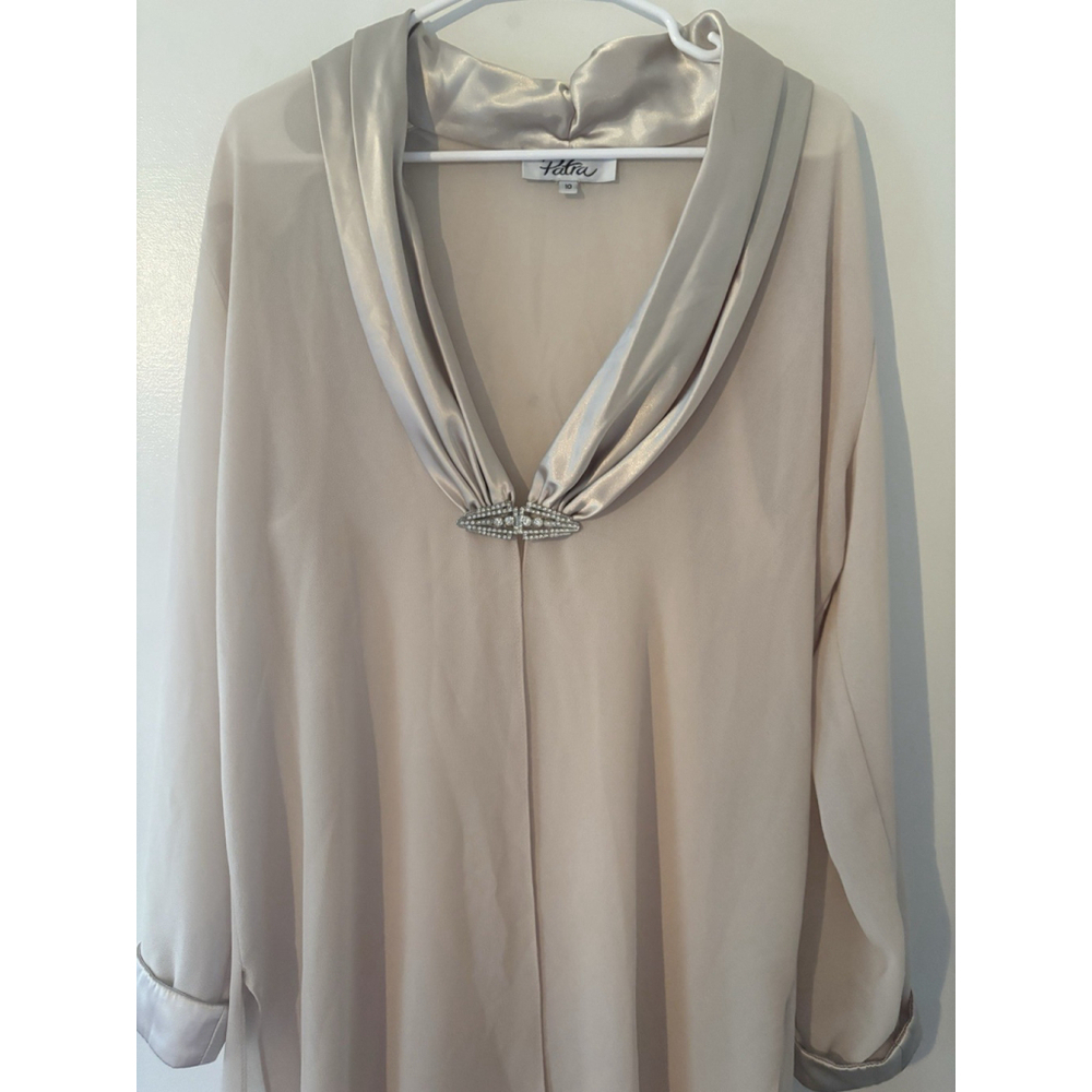 Patra Mother of the Bride Beige Dress Satin Collar Rhinestone Brooch Size 10